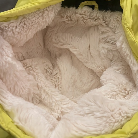 AMERICAN EAGLE 🦅 YELLOW VEST! - Picture 5 of 5